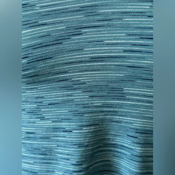 Xersion Blue Green Women's Athletic Top - Picture 6 of 9